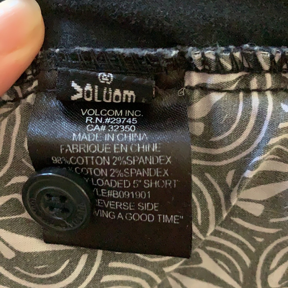 Volcom shorts - Picture 6 of 6
